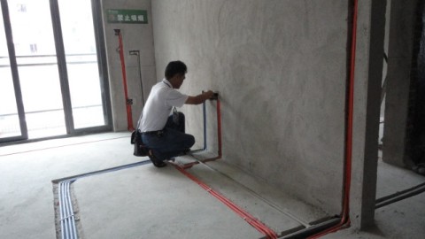 别再付了钱就当甩手掌柜了！老房翻新水电改造，这几步你自己不去盯着，入住后哭都来不及！